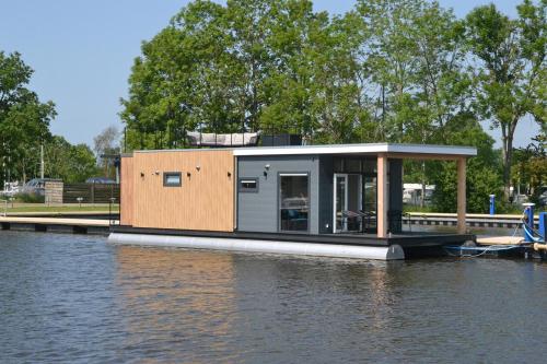 Houseboat 'RiggelBrug Sneekermeer' - Paviljoenwei 4 - Sneek (Offingawier)