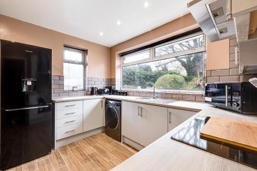 Lavish 2BR Bungalow Retreat in Birkenhead