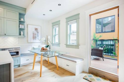Easeful 2 Bedroom Unit Near English Bay in Vancouver, Canada