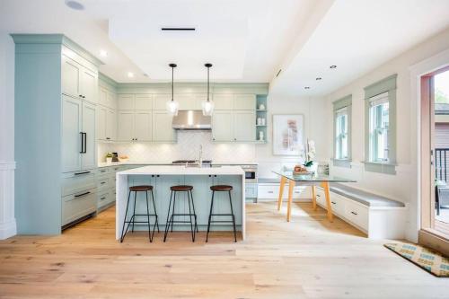 Easeful 2 Bedroom Unit Near English Bay in Vancouver, Canada