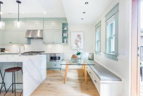 Easeful 2 Bedroom Unit Near English Bay in Vancouver, Canada
