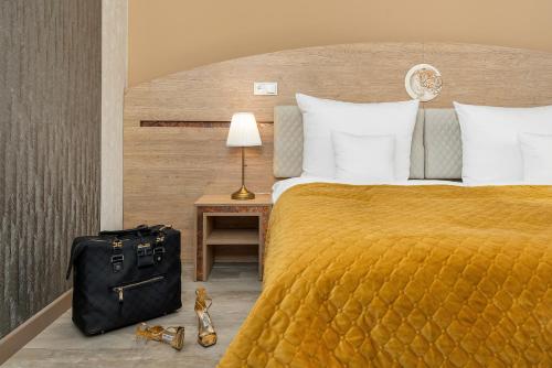 Deluxe Double Room with Balcony image 1