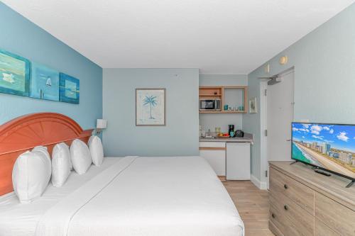 Newly Renovated King Suite-Ocean Views! Boardwalk 1140 in Myrtle Beach, USA