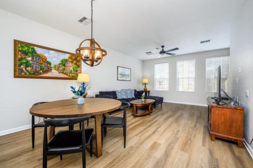 New Listing, Beautiful Townhome, Vista Cay - 4023 in Orlando, USA