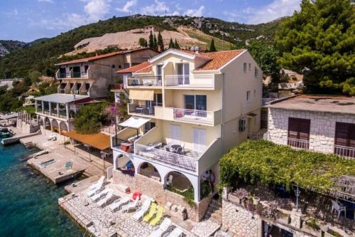 Altan/terrasse, Mirta's apartment, 5m from sea in Klek