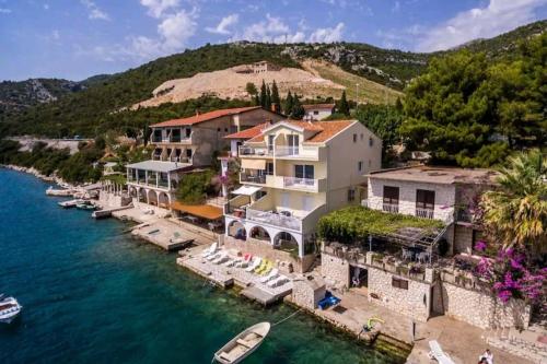 Mirta's apartment, 5m from sea in Klek