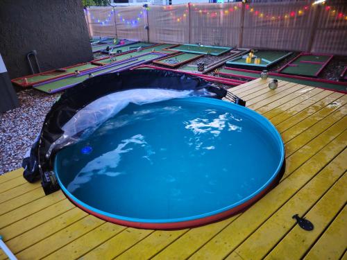 Groovy Funhouse Getaway - 4 bdrm near Legoland in Winter Haven, USA