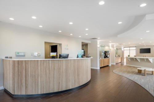 ล็อบบี้, Surf and Sand Fernandina Beach at Amelia Island, an Ascend Collection Hotel in อเมเลียไอส์แลนด์