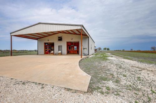 Barndominium McGregor Vacation Rental on 5 Acres