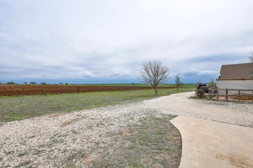 Barndominium McGregor Vacation Rental on 5 Acres