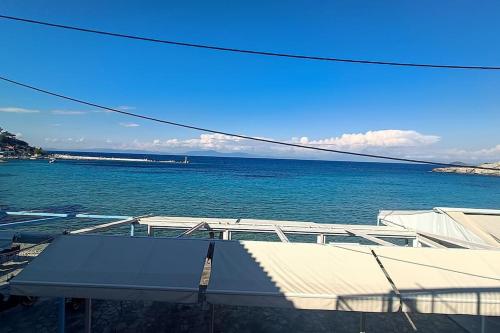 Ένα παράθυρο στο Αιγαίο. (Ενα παραθυρο στο Αιγαιο.) in 科卡里