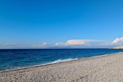 Ένα παράθυρο στο Αιγαίο. (Ενα παραθυρο στο Αιγαιο.) in 科卡里