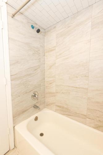 2-Bed Stylish Space mins to NYC in Jersey City, USA