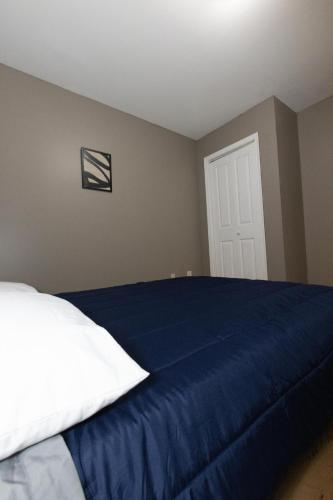 2-Bed Stylish Space mins to NYC in Jersey City, USA