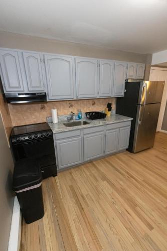 2-Bed Stylish Space mins to NYC in Jersey City, USA