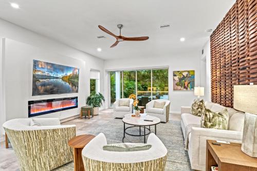 Tamiami Vice - Luxury Siesta Key Home with Heated Pool & Prime Location – Book Your Escape Today! in Arlington Park