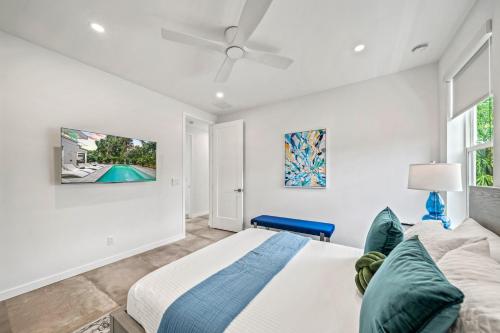 Tamiami Vice - Luxury Siesta Key Home with Heated Pool & Prime Location – Book Your Escape Today! - image 3