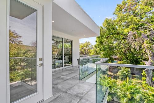 Tamiami Vice - Luxury Siesta Key Home with Heated Pool & Prime Location – Book Your Escape Today! in Arlington Park