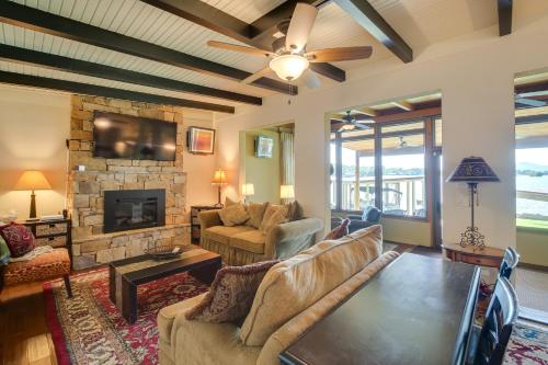 Waterfront Lake Hamilton Home with Private Dock in Hot Springs, USA