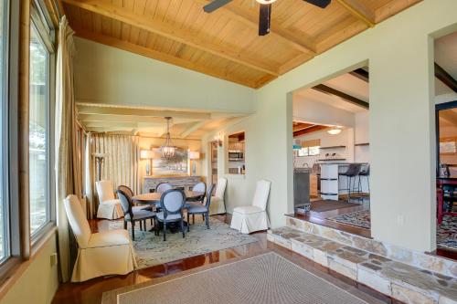 Waterfront Lake Hamilton Home with Private Dock in Hot Springs, USA