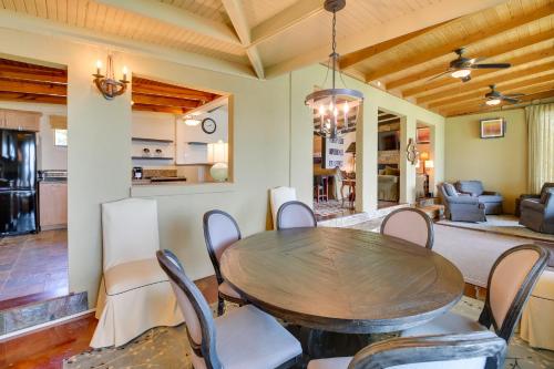 Waterfront Lake Hamilton Home with Private Dock in Hot Springs, USA