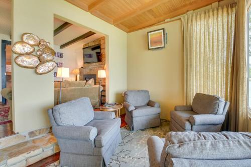 Waterfront Lake Hamilton Home with Private Dock in Hot Springs, USA