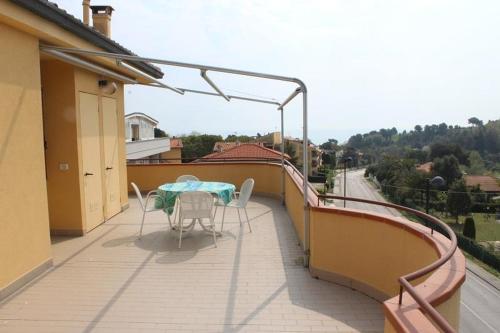 Numana 600 mt mare trilocale con ampia terrazza vista mare - image 5
