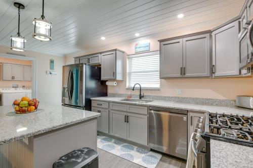 Angola Vacation Rental, Walk to Lake Erie Beach! in Angola-on-the-Lake, USA