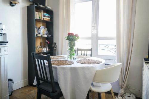 Cozy love nest near the Eifel Tower - image 2