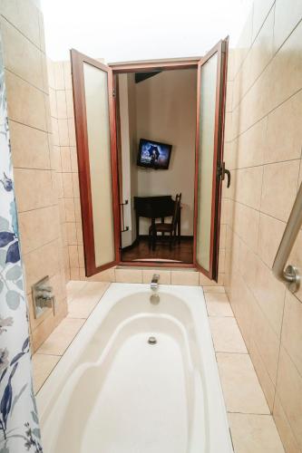 542800332 All Suite El Marques de Antigua