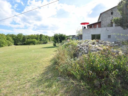 Vintage Holiday Home in Lanas with Swimming Pool