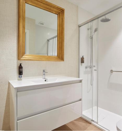 Two-Bedroom Apartment room in Getaria by FeelFree Rentals