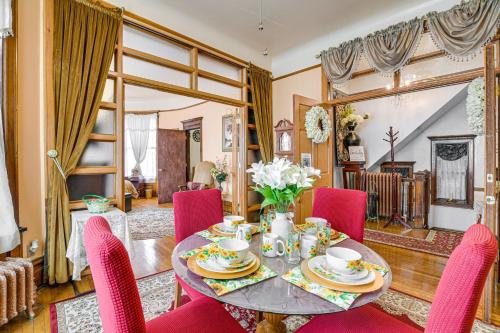 Griffin Manor with Yard about 5 Mi to Dtwn Chicago! - image 9