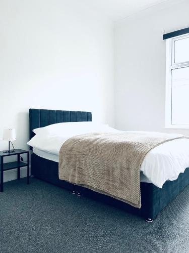 Room near Anfield - Great Value Stay, Liverpool (photo 9)