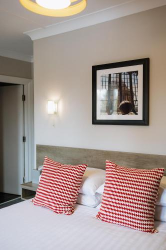 Red Mullions Guest House - image 2