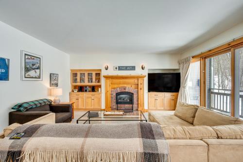 Ski-In Resort Family Condo with Deck at Jay Peak! - Apartment - Jay