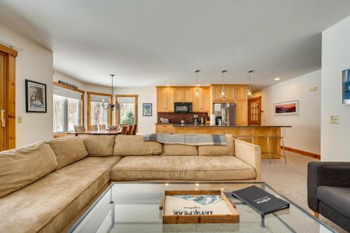 Ski-In Resort Family Condo with Deck at Jay Peak! - image 7