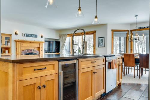 Ski-In Resort Family Condo with Deck at Jay Peak! - image 14