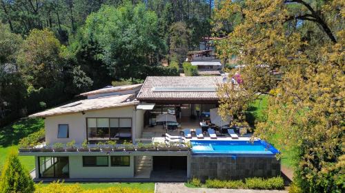 Vista al Nevado: Exceptional Home in Avandaro in Valle de Bravo, Mexico