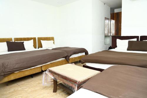 2 double beds, 2 twin beds