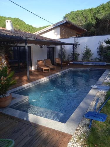 Corner of paradise with heated swimming pool - Location, gîte - Aigues-Mortes