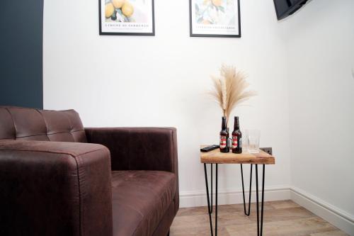 Modern 3BR Bath Home, Sleeps 6, Driveway Parking, Families & Contractors Deal, Бат (фото 9)