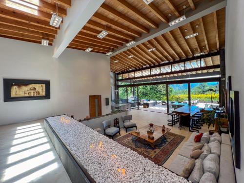 Vista al Nevado: Exceptional Home in Avandaro in Valle de Bravo, Mexico