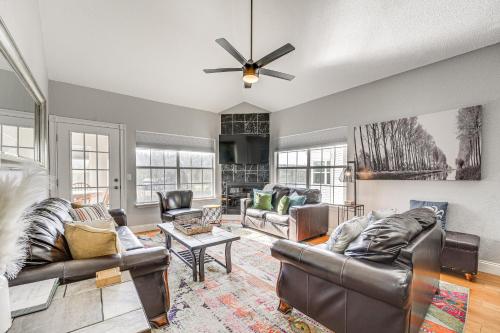 Marina Views & Cozy Sunroom: Condo in Branson!, Branson