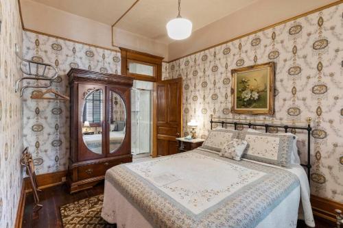 1 queen bed
