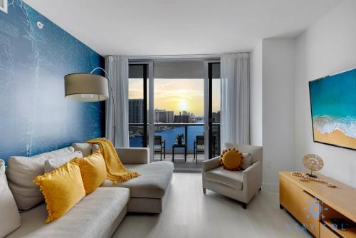 Infinite View Balcony with Pool, Gym and Near Beach in Hallandale Beach, USA