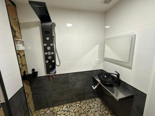 Rooms in Seafront Villa