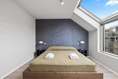 Skylight Lux 3BR/2BA City Center with Free Parking 4