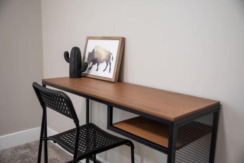 Family Stay | Mtn Views + Yard + Pets + Long Stays - image 11