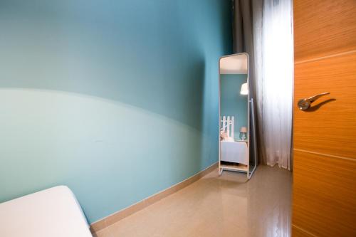 Three-Bedroom Duplex Apartment with Terrace - 10 image 5